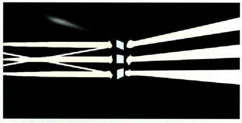 Ezker aldetik datozen eta ardatzaren paraleloak diren argi izpiek lente ahurbiko bat joko dute. Errefraktaturiko izpiak, ardatzetik urrundu egingo dira, lentearen ezker aldean dagoen irudi fokutik baletoz bezala. Aurreko argazkian bezala, oraingoan ere, lentearen bi gainaldeetan islaturiko izpiak ere ikus daitezke. Kasu honetan, lehenengo gainaldea ispilu ahurgisa jokatuko du eta islaturiko izpi konbergenteak emango ditu. Bigarren gainaldea, berriz, ispilu ganbil modura jokatuko du, eta ondorioz, islaturiko izpi dibergenteak emango ditu.